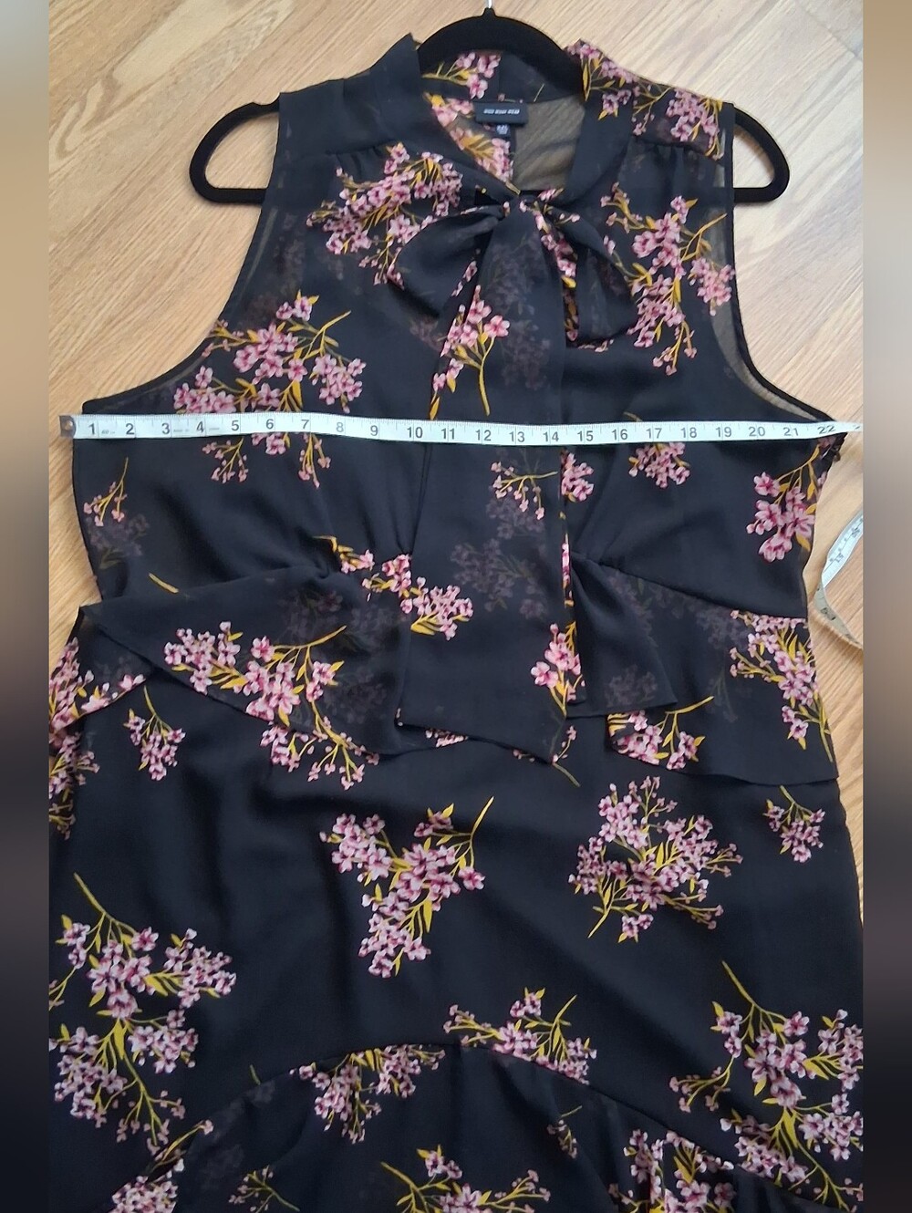 Who What Wear Black Maxi Dress with Pink Floral Print and Tie Neck - Picture 7 of 9